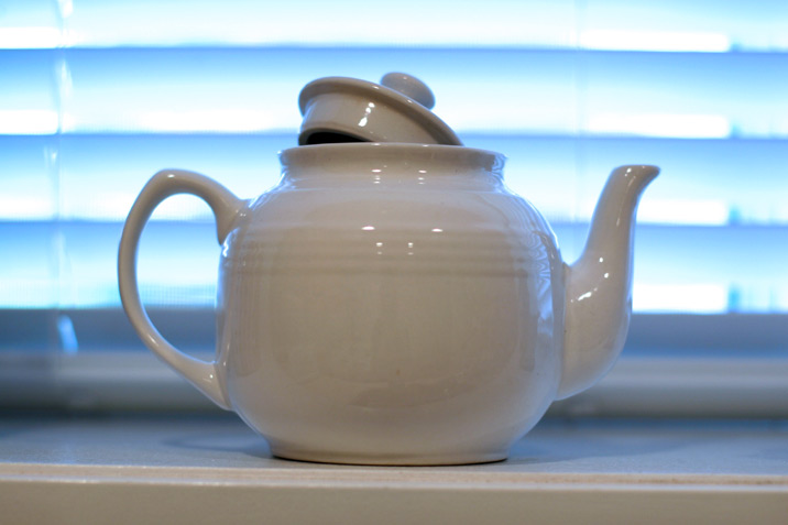 teapot_white.jpg